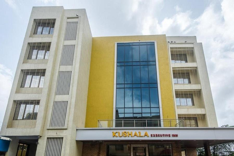 Hotel Kushala Executive Inn Тане Екстериор снимка