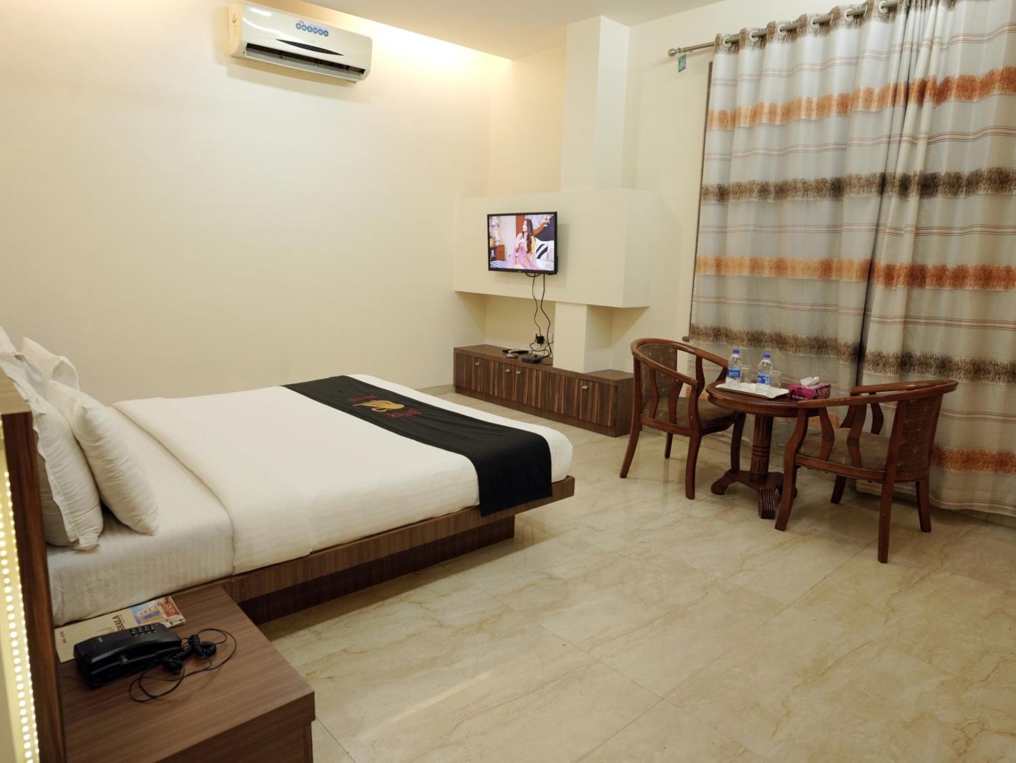 Hotel Kushala Executive Inn Тане Екстериор снимка