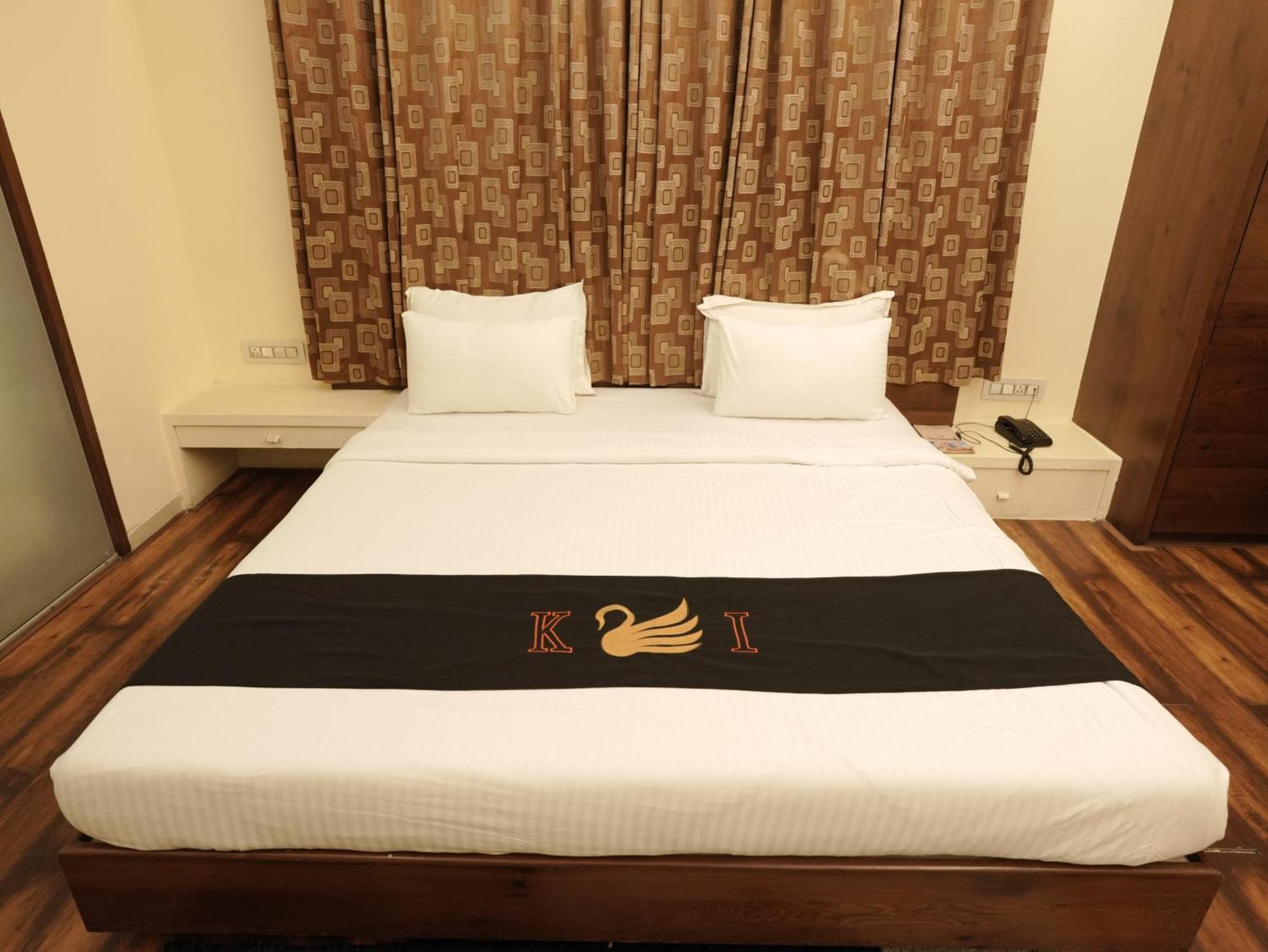 Hotel Kushala Executive Inn Тане Екстериор снимка