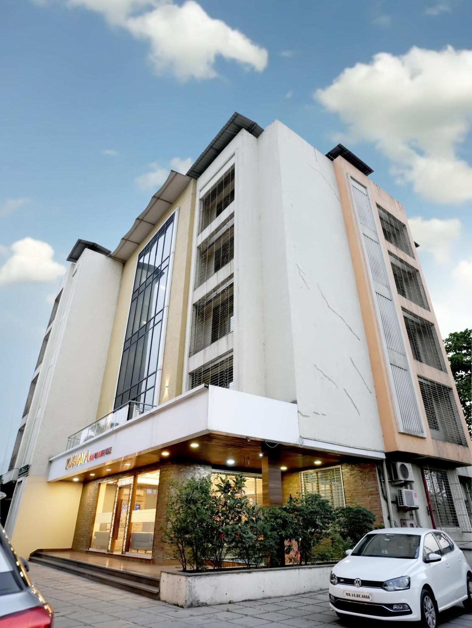 Hotel Kushala Executive Inn Тане Екстериор снимка