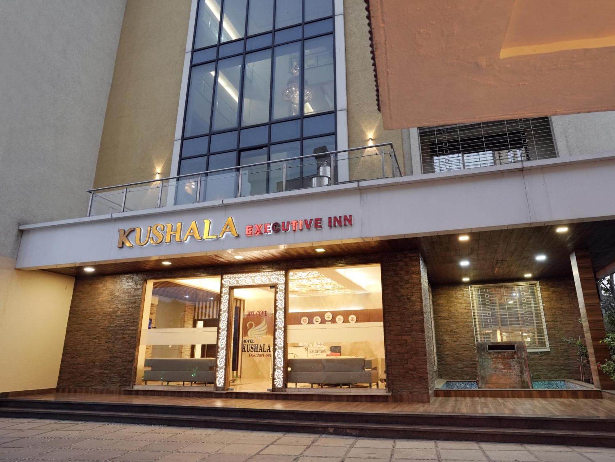 Hotel Kushala Executive Inn Тане Екстериор снимка